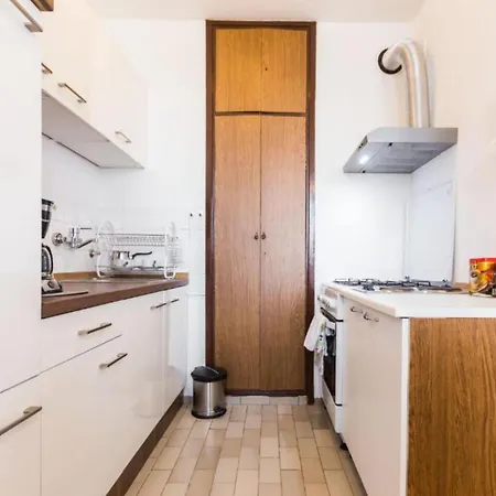 Stylish Two Bedroom Retreat With Balcony In Zadar