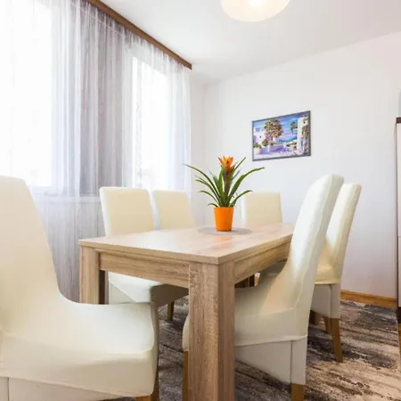 Stylish Two Bedroom Retreat With Balcony In * Zadar