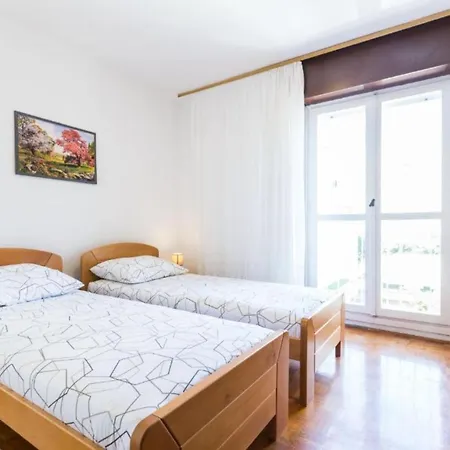 Apartment Stylish Two Bedroom Retreat With Balcony In Zadar