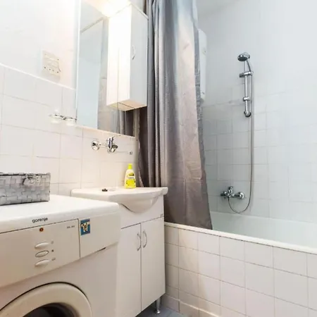 Stylish Two Bedroom Retreat With Balcony In Apartment Zadar