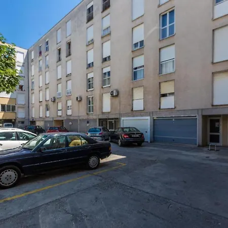Apartment Stylish Two Bedroom Retreat With Balcony In Zadar